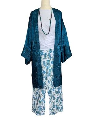 Blue Paisley Capri Pants Size 14 White Summer Coastal